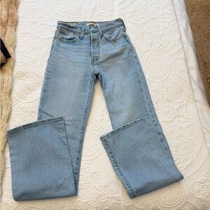 Levi’s high waisted bootcut jeans💙